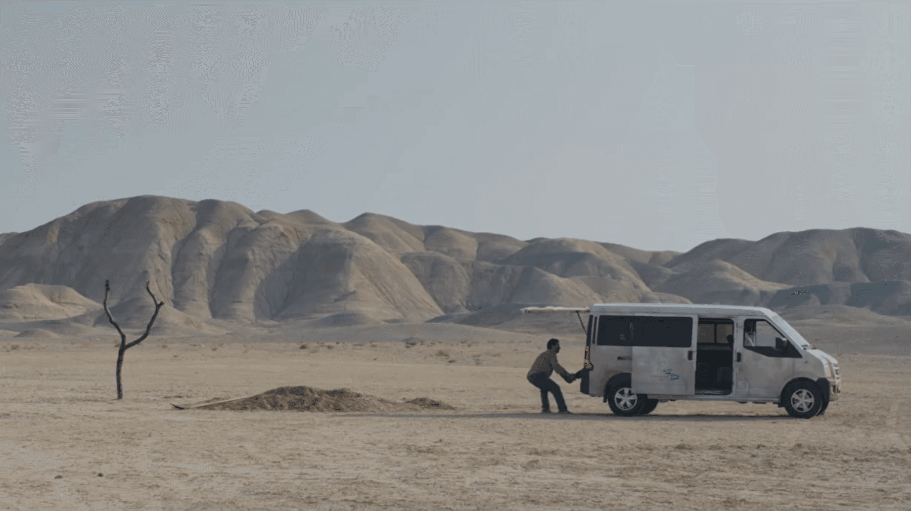 ภาพจากตัวอย่างของ ‘It Was Just an Accident’ (เครดิต: YouTube Mongkol Major Mongkol Cinema)