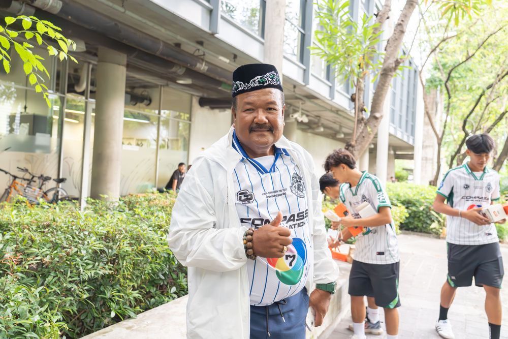 อ.สกล เกลี้ยงประเสริฐ