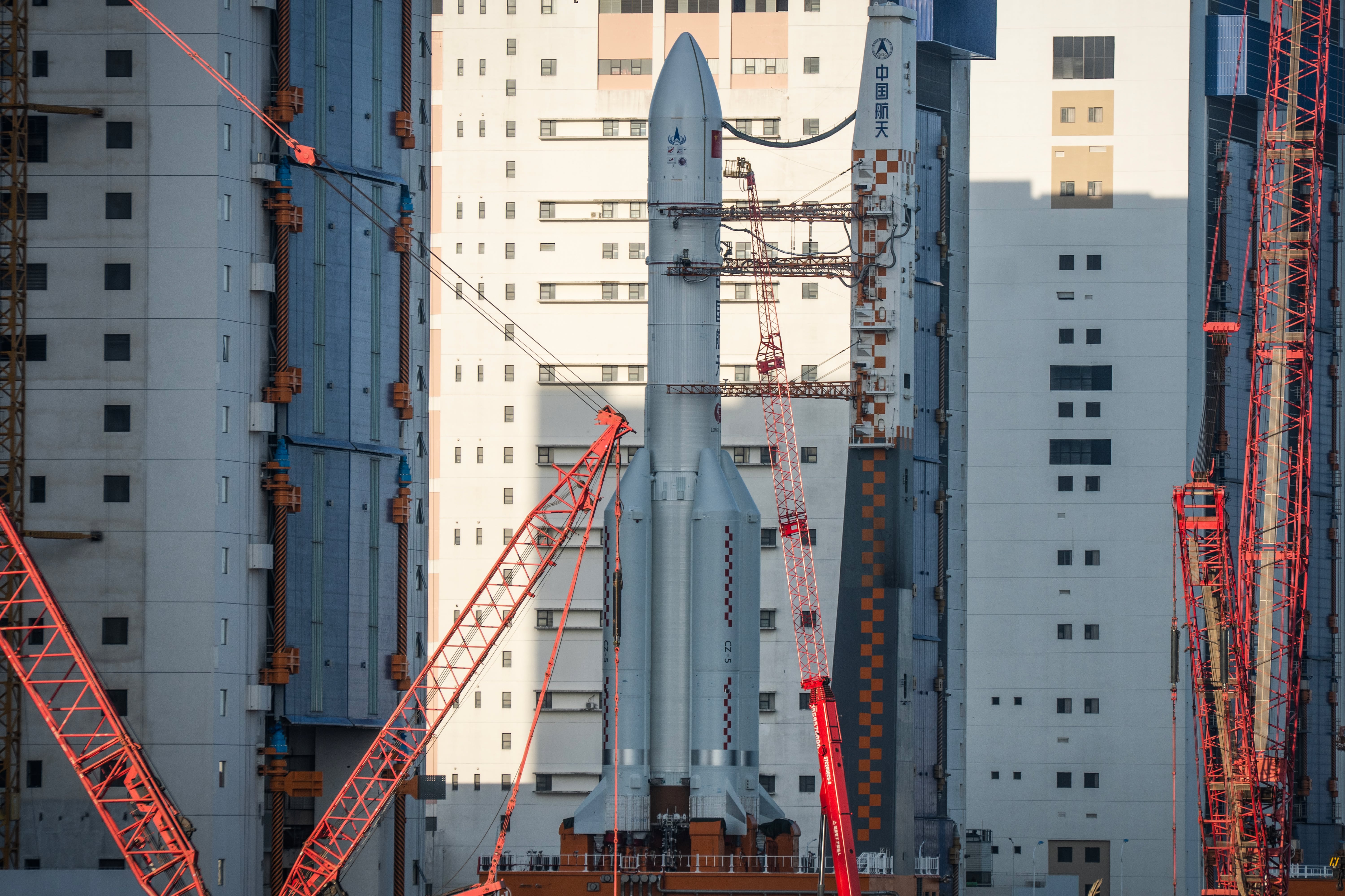 จรวดลองมาร์ช 5 Y14 ณ ฐานปล่อยจรวด ศูนย์ปล่อยยานอวกาศเหวินชางCredit Spaceco.th