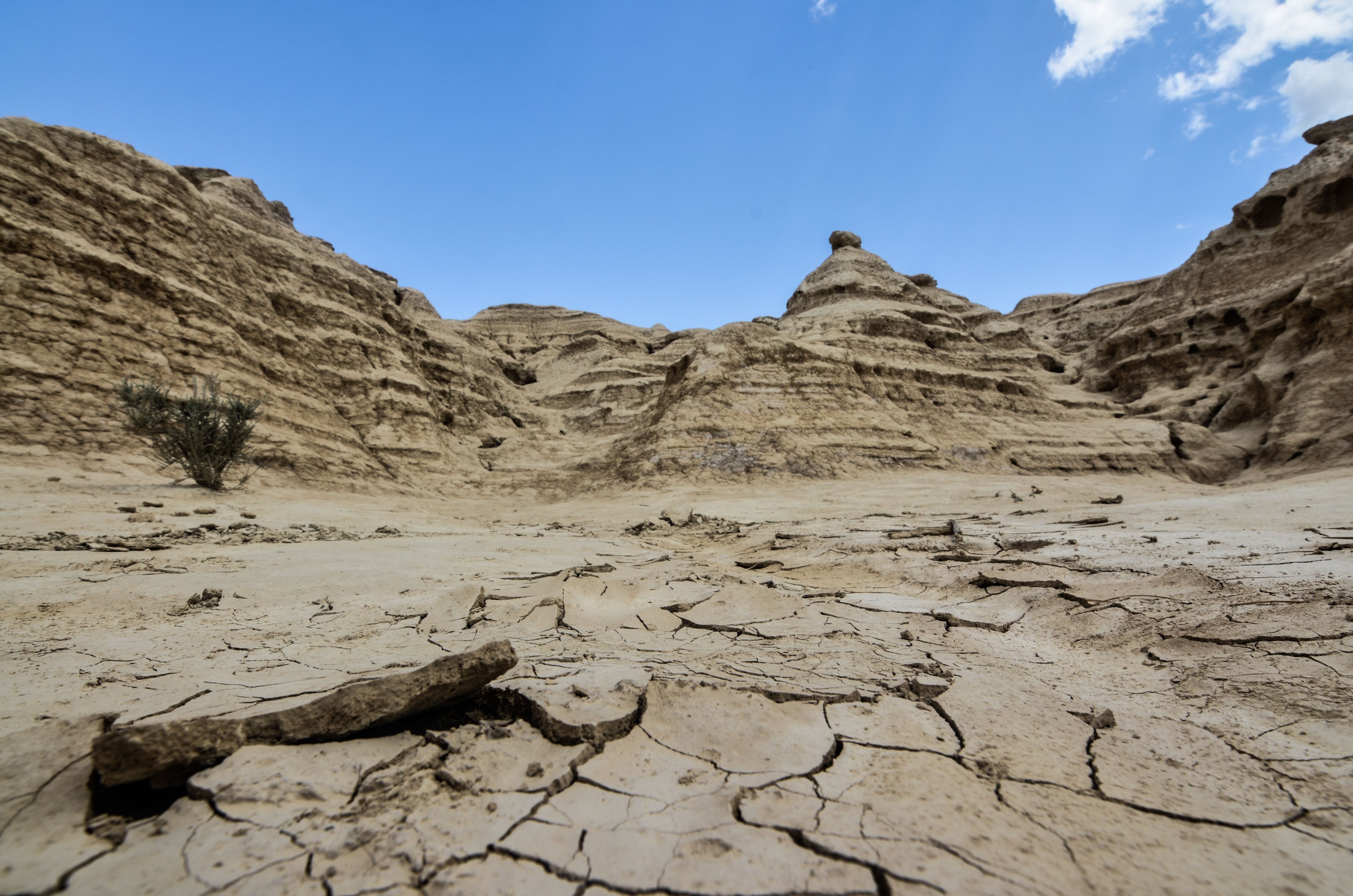 lot-rocks-formations-badlands-clear-blue-sky.jpg