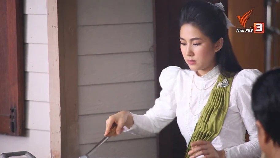 เสื้อแขนพองในหญิงไทยโบราณ